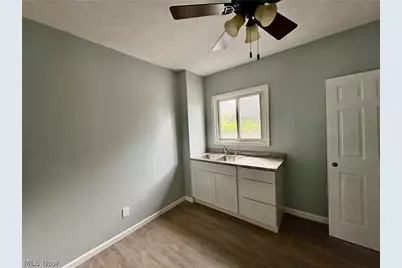 152 Garvin Avenue, Elyria, OH 44035 - Photo 9