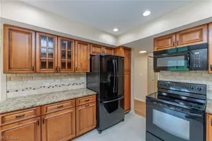 6270 Greenwood Pkwy, Sagamore Hills, OH 44067 - Photo 5