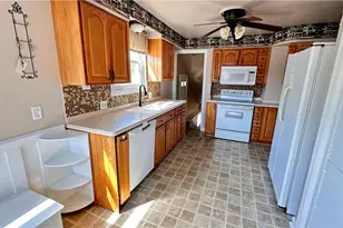 275 E 210th St, Euclid, OH 44123 - Photo 11