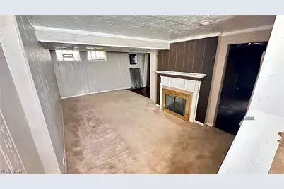 275 E 210th Street, Euclid, OH 44123 - Photo 19