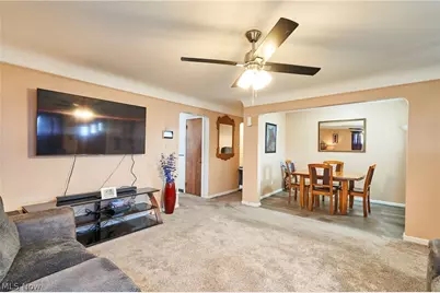 13203 Woodward Boulevard, Garfield Heights, OH 44125 - Photo 7