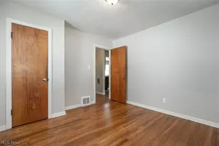 20770 Morris Ave, Euclid, OH 44123 - Photo 17