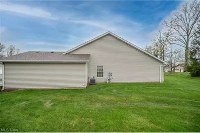 521 Wilcox Lane #B, Austintown, OH 44515 - Photo 3