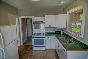 1423 32nd St, Parkersburg, WV 26104 - Photo 9