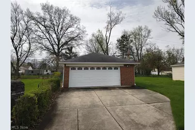 11531 Barrington Boulevard, Parma Heights, OH 44130 - Photo 3