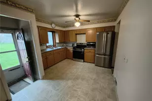 11531 Barrington Blvd, Parma Heights, OH 44130 - Photo 5