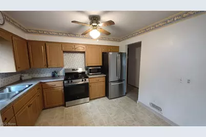 11531 Barrington Boulevard, Parma Heights, OH 44130 - Photo 7