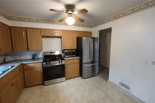 11531 Barrington Blvd, Parma Heights, OH 44130 - Photo 7