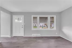 19703 Fairway Ave, Maple Heights, OH 44137 - Photo 3