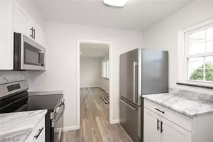 199 E 235th St, Euclid, OH 44123 - Photo 9