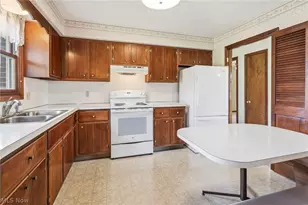 2430 Easton St NE, Canton, OH 44721 - Photo 9