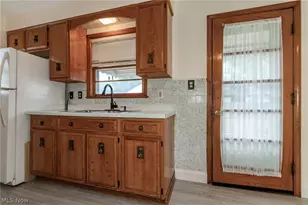 306 E 323rd St, Willowick, OH 44095 - Photo 9