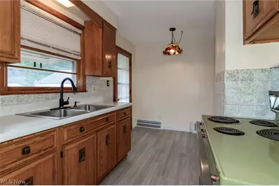 306 E 323rd Street, Willowick, OH 44095 - Photo 11