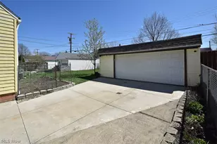 2929 Commonwealth Dr, Parma, OH 44134 - Photo 7