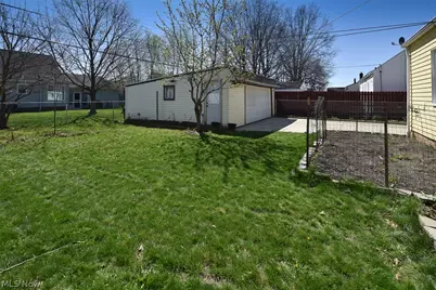 2929 Commonwealth Drive, Parma, OH 44134 - Photo 11