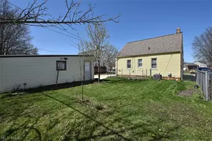2929 Commonwealth Dr, Parma, OH 44134 - Photo 9