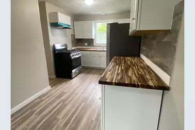 15413 Raymond Street, Maple Heights, OH 44137 - Photo 5