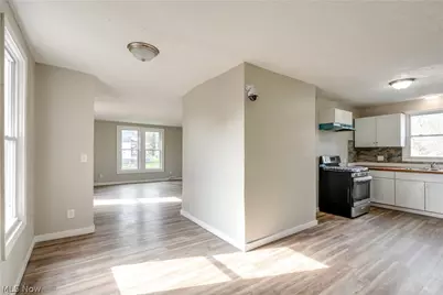 15413 Raymond Street, Maple Heights, OH 44137 - Photo 13