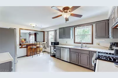 13608 Inverness Avenue NW, Uniontown, OH 44685 - Photo 7