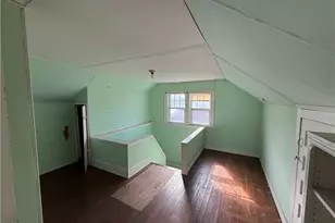 131 E 200th St, Euclid, OH 44119 - Photo 23