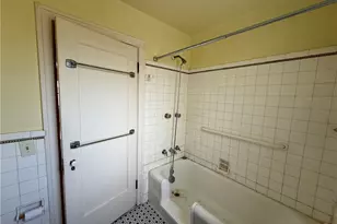 131 E 200th St, Euclid, OH 44119 - Photo 31