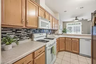 5 Hunters Woods Blvd, Canfield, OH 44406 - Photo 19