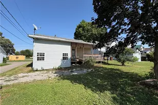 422 McKinley Ave, Newcomerstown, OH 43832 - Photo 3