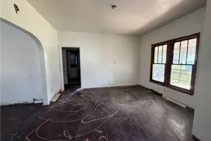 422 McKinley Ave, Newcomerstown, OH 43832 - Photo 11