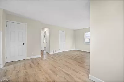 624 Eastern Heights Boulevard, Elyria, OH 44035 - Photo 5