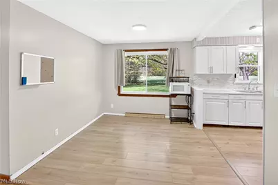 39568 Carol Lane, Elyria, OH 44035 - Photo 9