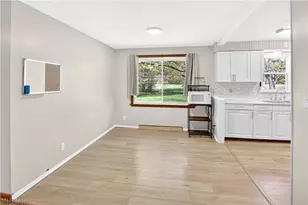 39568 Carol Ln, Elyria, OH 44035 - Photo 9