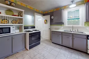 711 Victoria Ave, Williamstown, WV 26187 - Photo 11