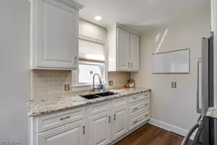 2048 Congo St, Akron, OH 44305 - Photo 11