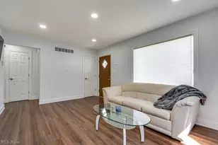 2048 Congo St, Akron, OH 44305 - Photo 7