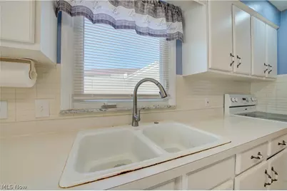 2015 Wallace Lane, Lorain, OH 44053 - Photo 11