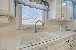 2015 Wallace Ln, Lorain, OH 44053 - Photo 11