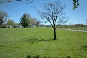 2015 Wallace Ln, Lorain, OH 44053 - Photo 29