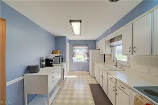 2015 Wallace Ln, Lorain, OH 44053 - Photo 9