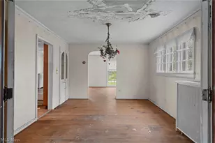 19264 N Sagamore Rd, Fairview Park, OH 44126 - Photo 9