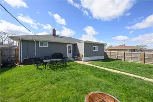 9596 Reichert Rd, Parma, OH 44130 - Photo 3