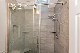 8290 Pine Creek Ct, Chagrin Falls, OH 44023 - Photo 21