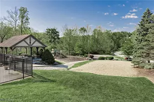 8290 Pine Creek Ct, Chagrin Falls, OH 44023 - Photo 37