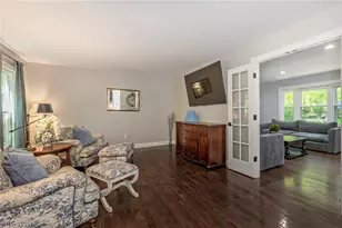 8290 Pine Creek Ct, Chagrin Falls, OH 44023 - Photo 7