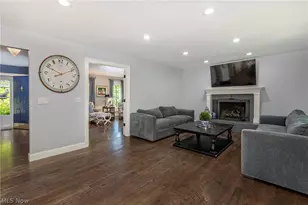 8290 Pine Creek Ct, Chagrin Falls, OH 44023 - Photo 11