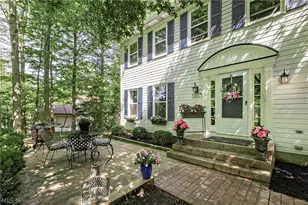 8290 Pine Creek Ct, Chagrin Falls, OH 44023 - Photo 3