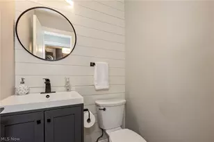 8290 Pine Creek Ct, Chagrin Falls, OH 44023 - Photo 17