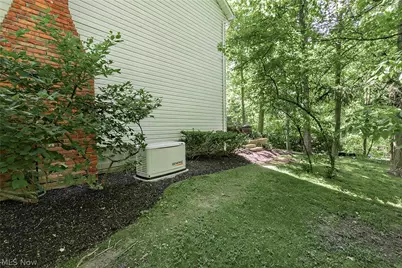 8290 Pine Creek Court, Chagrin Falls, OH 44023 - Photo 35