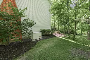 8290 Pine Creek Ct, Chagrin Falls, OH 44023 - Photo 35