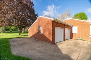 4028 Crestwood St NW, Canton, OH 44708 - Photo 3