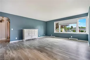 4028 Crestwood St NW, Canton, OH 44708 - Photo 5